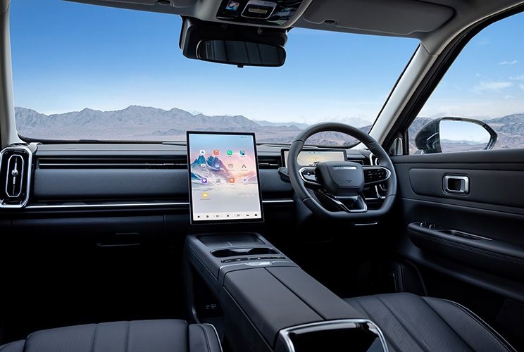 14.8-INCH ULTRA SCREEN